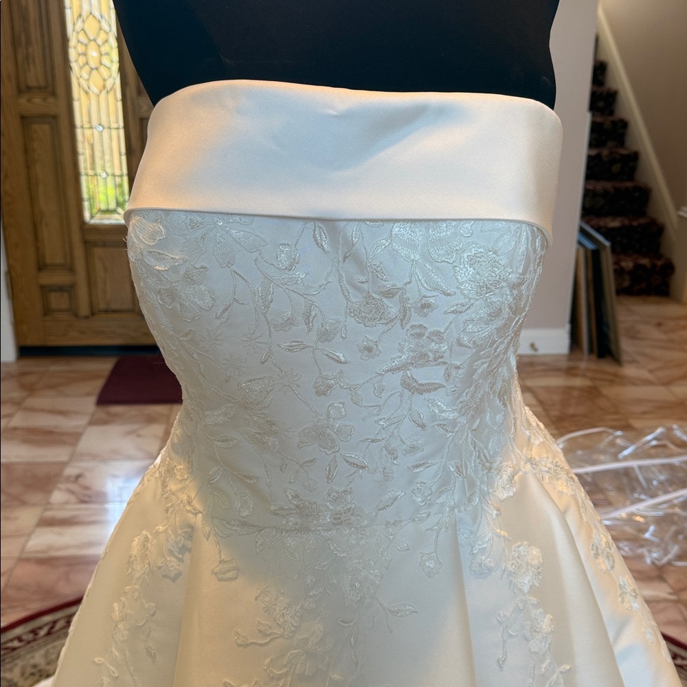 NEW Essense Of Australia D4217 size 26 ivory lace wedding gown MIKADO SILK